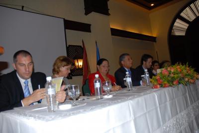 Mesa de honor seminario "Municipalidad, Genero y Politica"