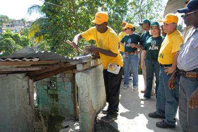 Ayuntamiento del Distrito Nacional comenz&oacute; a reparar viviendas inundadas