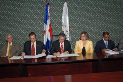 Ayuntamiento y UNPHU formar&aacute;n personal en aspectos tecnol&oacute;gicos