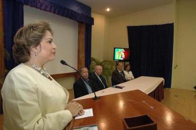 Alexandra Izquierdo cree Gobierno debe bajar impuestos para incentivar el consumo; dice d&eacute;ficit fiscal es peligroso para estabilidad econ&oacute;mica